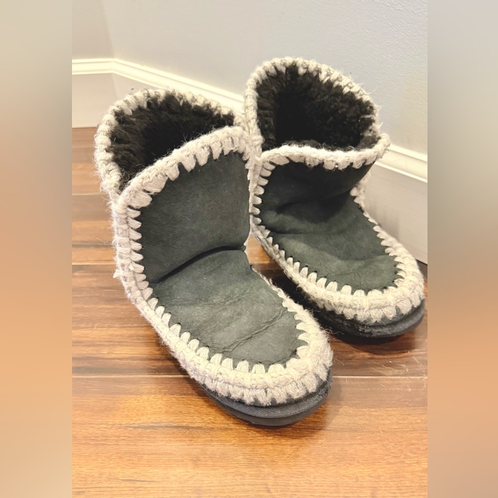 MOU Black and white size 3 Kids Moc Boots